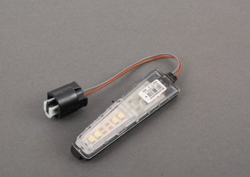 Oryginalna lampka lusterka oświetlenia BMW E60 E61.jpg